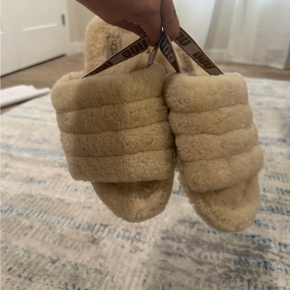 UGG Cream Fluffy Slides - Picture 4 of 4